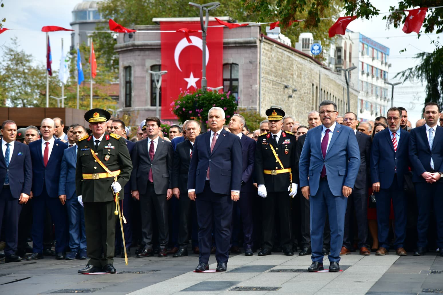 Cumhuriyet’in 102. Yılı Dolayısıyla Atatürk Anıtı’na Çelenk Sunuldu