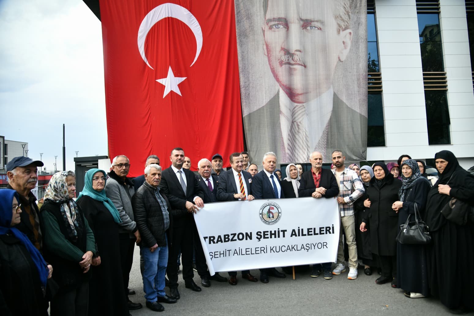 ORTAHİSAR BELEDİYESİ TRABZONLU ŞEHİT AİLELERİNE ULAŞIM DESTEĞİ SAĞLADI