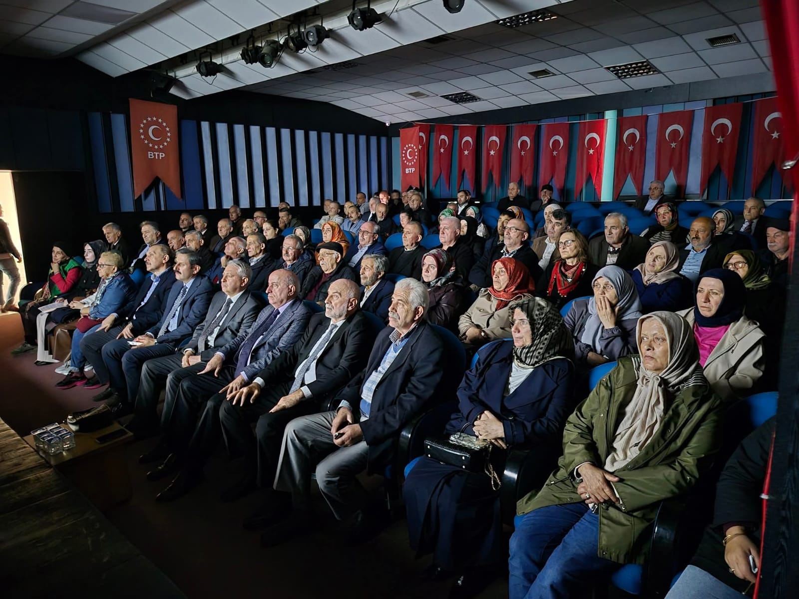 BEŞİKDÜZÜ’NDE UYUŞTURUCU İLE MÜCADELE TOPLANTISI