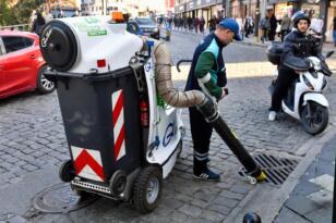 ORTAHİSAR BELEDİYESİ SOKAKLARI GLOTTON İLE TEMİZLİYOR.