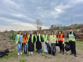 BÜYÜKŞEHİR EKİPLERİNDEN SAHİL TEMİZLİĞİ ÇALIŞMASI