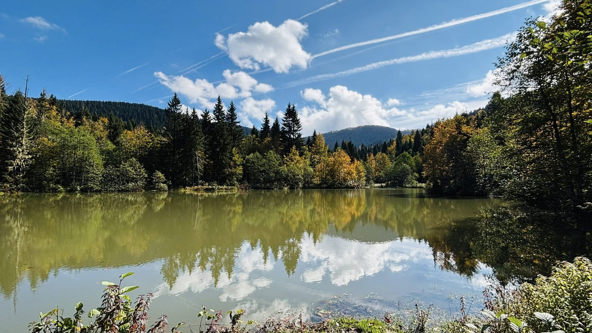 Sonbahar Manzarasıyla Taşlıyatak Göleti Büyülüyor